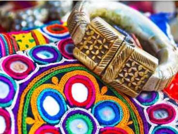 DISCOVER THE IRRESISTIBLE CHARM OF HANDLOOM AND HANDCRAFTED PRODUCTS